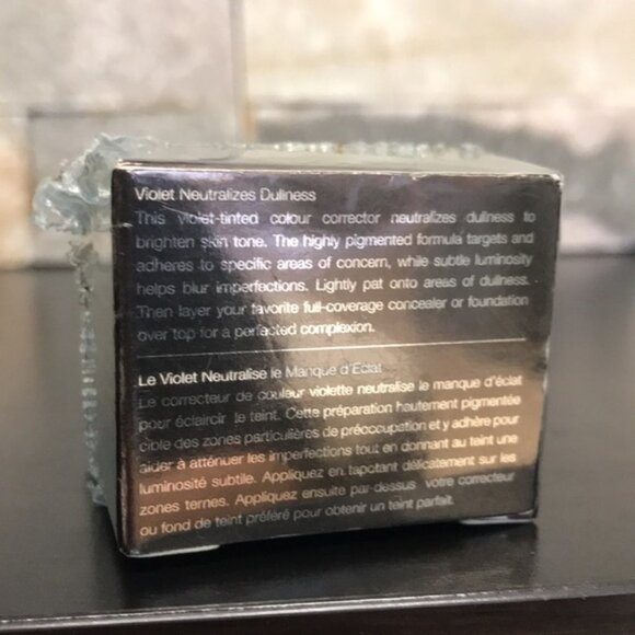 Becca Backlight Targeted Colour Corrector Violet - Picture 7 of 7